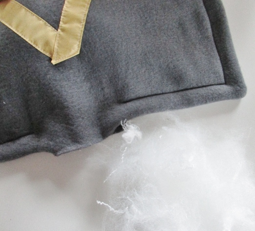 Blog-Inhaltsbild für 'Blüten Applikation aus Stoffresten nähen Upcycling Projekt: Blumen Applis für Kissen, Pullis oder Taschen im Origami Style'